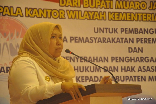 Bupati Muarojambi menerima Penghargaan